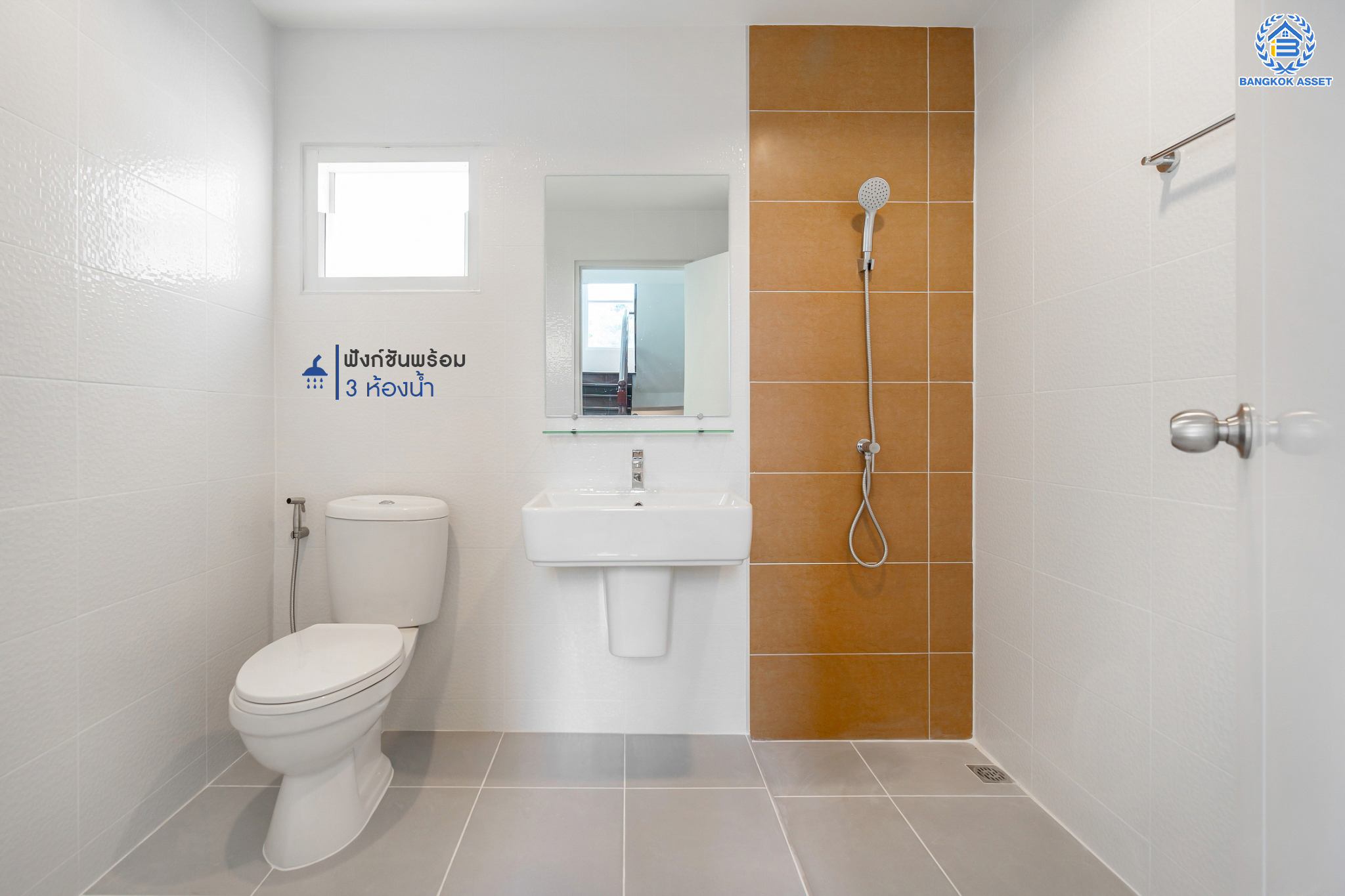 บ้านมือสองตกแต่งใหม่ ม.เพชรวัฒนะ เลียบคลองประปา บ้านเดี่ยว เนื้อที่ 50 ตร.ว. ฟังก์ชันพร้อม 3 ห้องนอน 3 ห้องน้ำ 1 ห้องอเนกประสงค์ จอดรถได้ 1 คัน ภายในตกแต่งดีไซน์ทันสมัย บนทำเลที่เชื่อมต่อถนนแจ้งวัฒนะ, ถนนศรีสมาน, ถนนสรงประภา  เดินทางสะดวก ใกล้ทางด่วน "บางประอิน-ปากเกร็ด" ใกล้รถไฟฟ้าสายสีชมพู "สถานีศรีรัช"